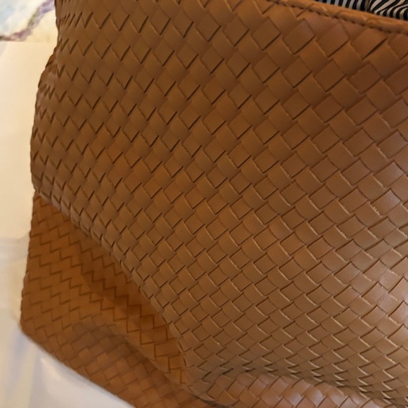 Classic Brown Woven Shoulder Bag - Picture 5 of 7